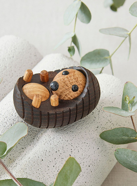 芬兰代购Spring Copenhagen小刺猬宝宝艺术木质手工桌面摆件装饰