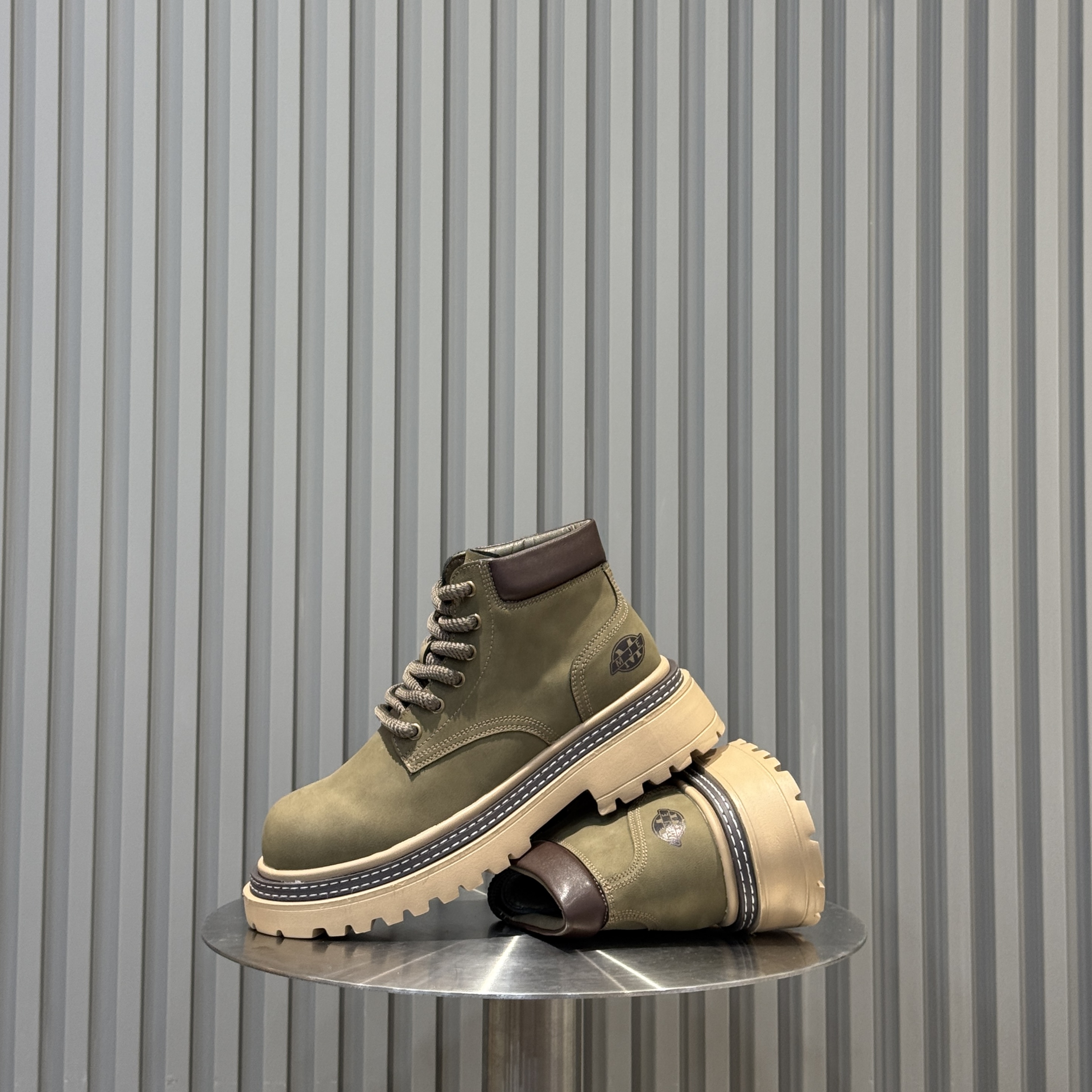 马丁靴男2025年冬季新款防滑厚底真皮百搭工装复古短筒加绒大黄靴 - 图1