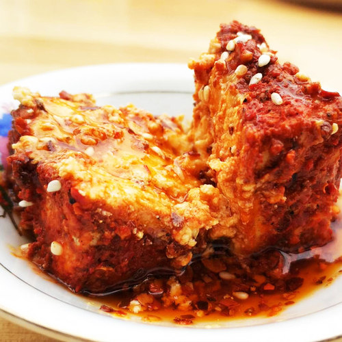 新货四川什邡赵记红白特产白菜豆腐乳麻辣味下饭菜1600g陶瓷坛装 - 图1