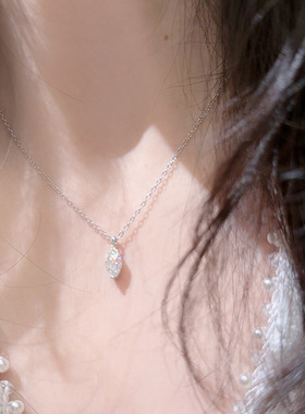 一克拉莫桑钻人鱼泪滴水滴形项链