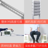 可孚 Медицинские костыли сломаны брокером перелома старика, который повернул две подмышки и травму лодыжки молодым людям.