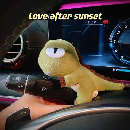 车载小摆件可爱卡通女士毛绒公仔高级感车内怀挡装饰品网红雨刮器 - 图1