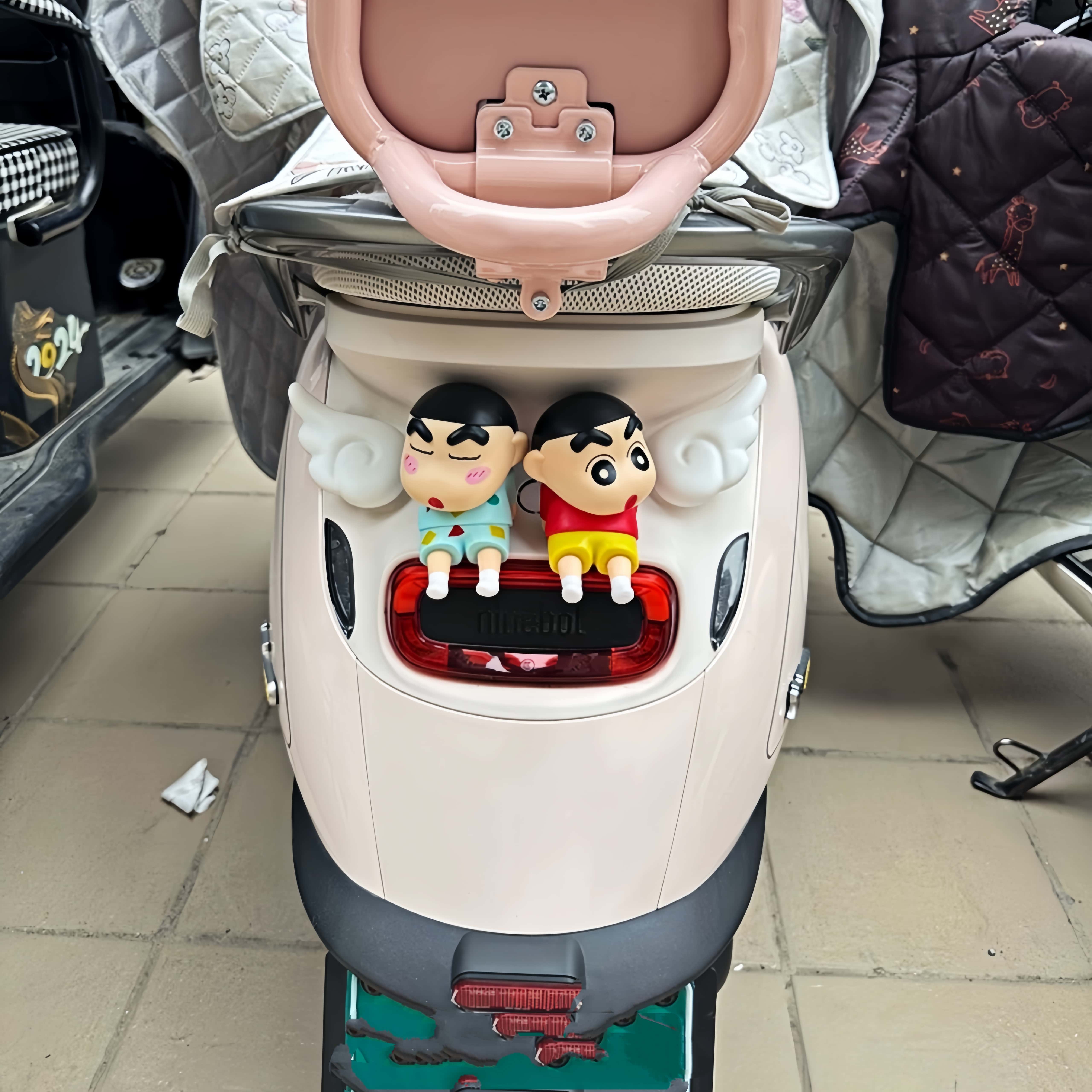 Suitable for No.9 N3 85C electric car rear Crayon Shin-chan anime cartoon decorative doll car rear cute accessories