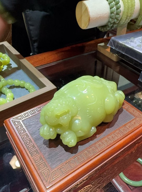 和田玉析木河磨玉椴树林黄绿肉三足鼎立貔貅摆件纯天然正品定制