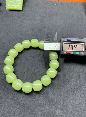 和田玉析木河磨玉手链手串重79克一手货源性价比高苹果手机拍摄