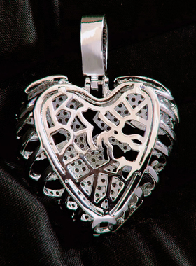 原创心脏镂空骨架嘻哈吊坠镶嵌