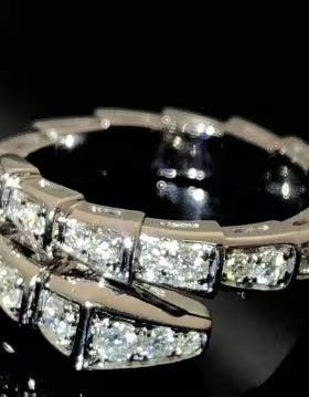 女款满钻s925银镶莫桑戒指 美杜莎蟒蛇节骨菱形立体个性指环