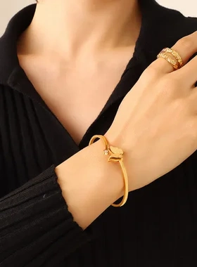 锆石Z05018K开口手镯日韩手饰钛钢动物蝴蝶小清新百搭弹簧镀