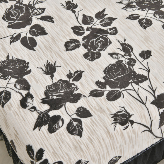 Black and white small fragrance style new autumn and winter high-end beauty salon bed cover four-piece hair therapy thickened milk velvet 2025 new style