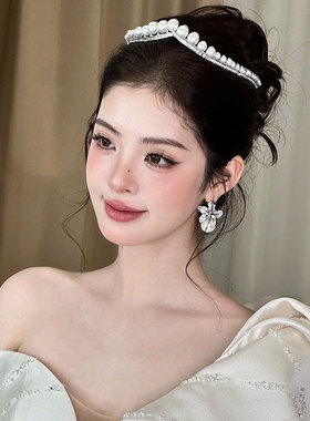 精致珍珠水钻简约新娘唯美皇冠婚纱礼服舞台跟妆造型生日王冠头饰