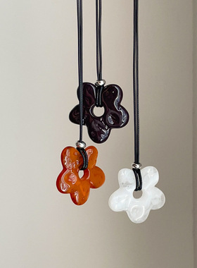 简约百搭琉璃花朵黑绳项链女感个性精致时尚潮流颈链锁骨链