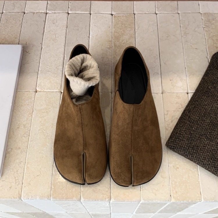 2025年春秋季新款法式复古风平跟深口猪蹄鞋女时尚真分趾平底单鞋,淘宝优惠券,粉丝福利购,淘宝优惠卷