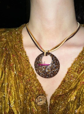 原创吊坠麋皮美拉德女树脂