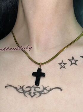 原创手工小众设计高级感琉璃十字架吊坠刀片蛇骨镀金叠戴项链颈链