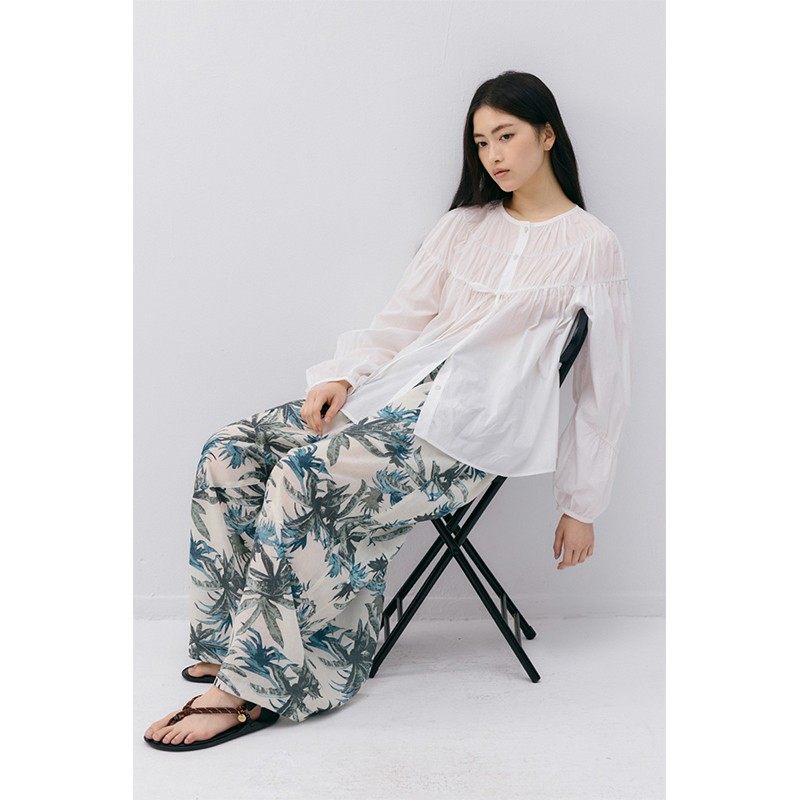 鹿与飞鸟“白荔薄荷”轻薄100棉不规则褶裥三色落肩长袖衬衫6693