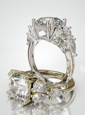 18K金正方小八角主石梨形石侧镶光面戒轻奢小众设计感婚戒可定制