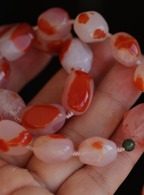 孤品特别的设计天然南红随形手持颗颗圆润饱满碧玉配珠南红三通