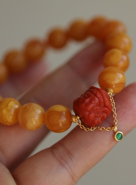 高端定制天然老花蜡手链搭配天然满色满肉男女红精雕东方三圣配珠