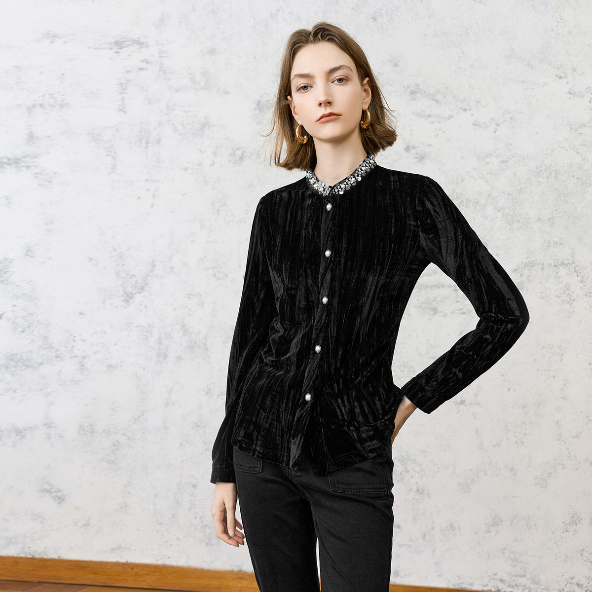 颜域丝绒黑色女士衬衫2025新款冬季上衣法式复古衬衣收腰显瘦小衫,淘宝优惠券,粉丝福利购,淘宝优惠卷