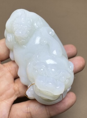 重量级方言新疆和田玉老坑且末高脂高糯羊脂白玉子母兽貔貅摆件S6