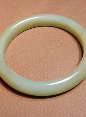 方言和田玉新疆蓝色基调带糖手镯