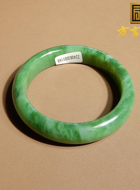 俄罗斯老坑料阳绿带猫眼61mm手镯