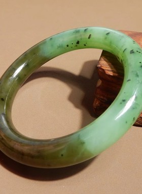 方言和田玉俄料碧玉苹果绿手镯子