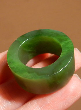 俄罗斯苹果绿碧玉18mm戒指扳指