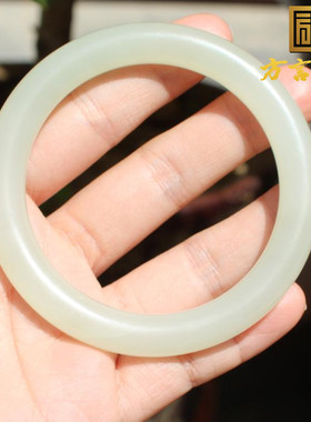 青海老坑料冰底晴水色气质手镯