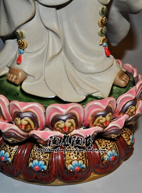 风水镇宅供奉石湾公仔莲花观音