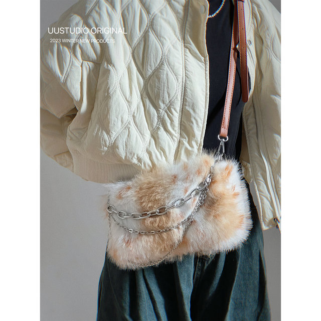 Niche Plush Maillard Underarm Chain Pillow Bag