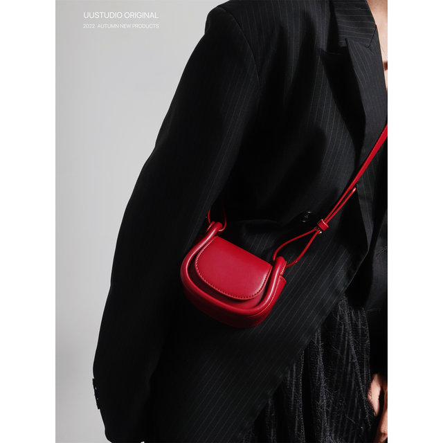 Uustudio niche design saddle lipstick headphone bag