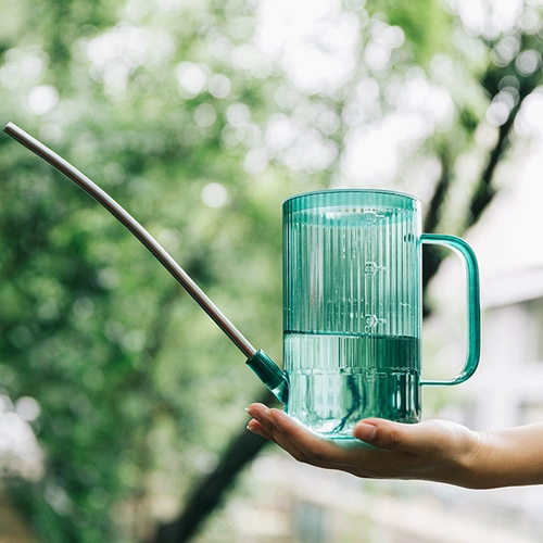 Садоводство, сочный длинный рот, водный горшок, изгибающий рот, вода, чайник с водой, спринклерный кончик спринклер с разбрызгиванием водяной воды, спрей -чайник