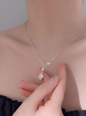 s925纯银玉髓猫眼石蝴蝶锁骨链女