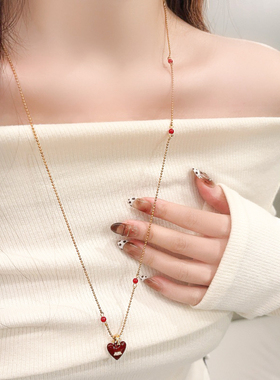 新年红爱心吊坠毛衣链女轻奢
