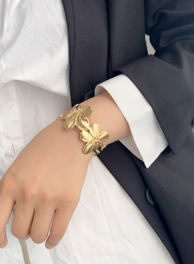 欧美时尚高保色镀金宽版花朵开口手镯轻奢小众高级感精致手环女