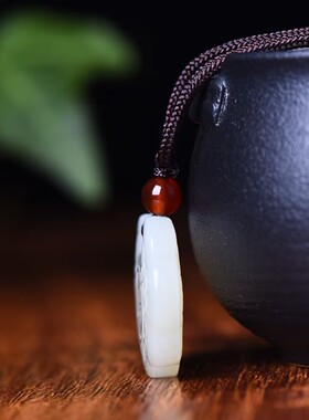 天然和田白玉吉祥如意锁吊坠