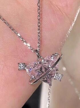 粉色爱心星球项链女清新甜美气质小众设计高级感百搭锁骨链