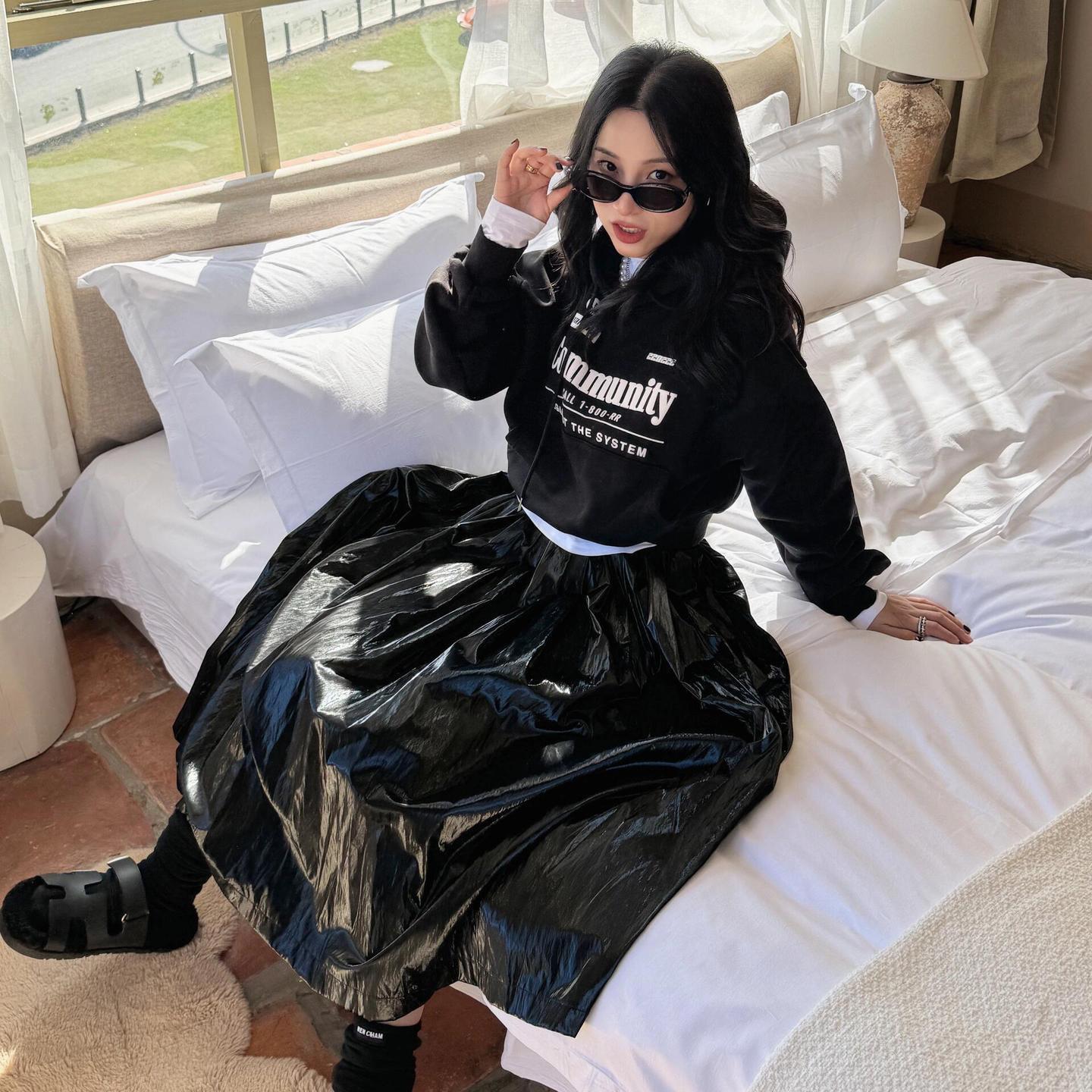 【现货】fletta bloom韩国小众潮牌发泡印花宽松RR短款连帽卫衣女 - 图1