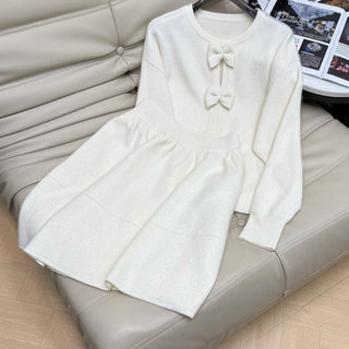French round neck loose bow button sweater + high waist elastic waist skirt suit