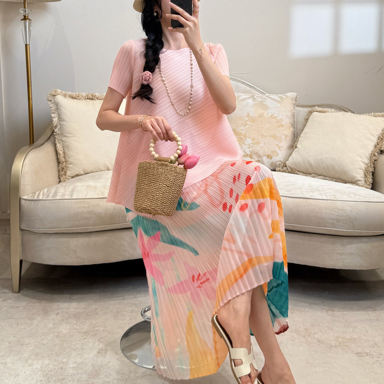 2025春夏太阳褶粉花松紧显瘦遮肉褶皱直筒开叉高腰半身裙休闲套装,淘宝优惠券,粉丝福利购,淘宝优惠卷