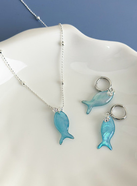 度假风蓝色炫彩小鱼耳扣夏日海边氛围甜美可爱小众设计清冷感配饰