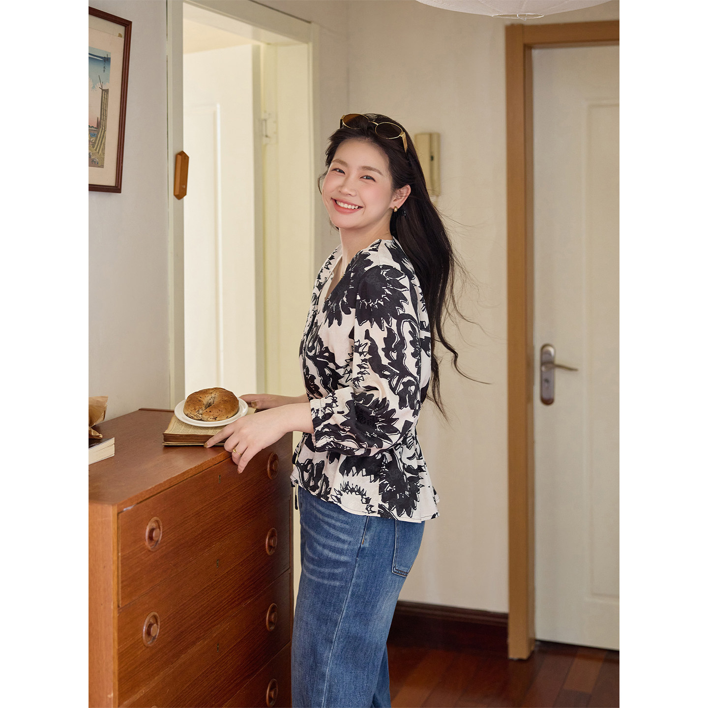 潘不卷大码女装微胖mm法式v领印花衬衫女早秋高级感收腰系带上衣,淘宝优惠券,粉丝福利购,淘宝优惠卷