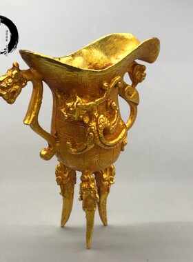 古玩铜器鎏金酒樽瑞兽螭龙三足爵杯古代酒杯影视道具送礼酒柜摆件