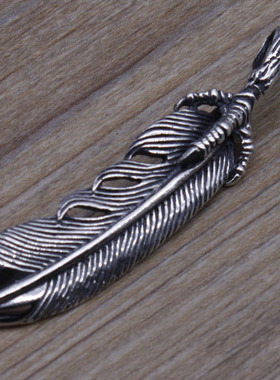 高桥吾郎复刻羽毛鹰爪霸气风吊坠