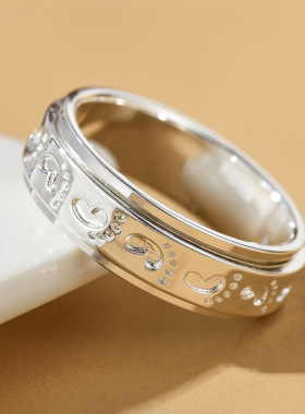 可转动小众简约设计呆萌脚印戒指个性潮流情侣旋转食指环礼物