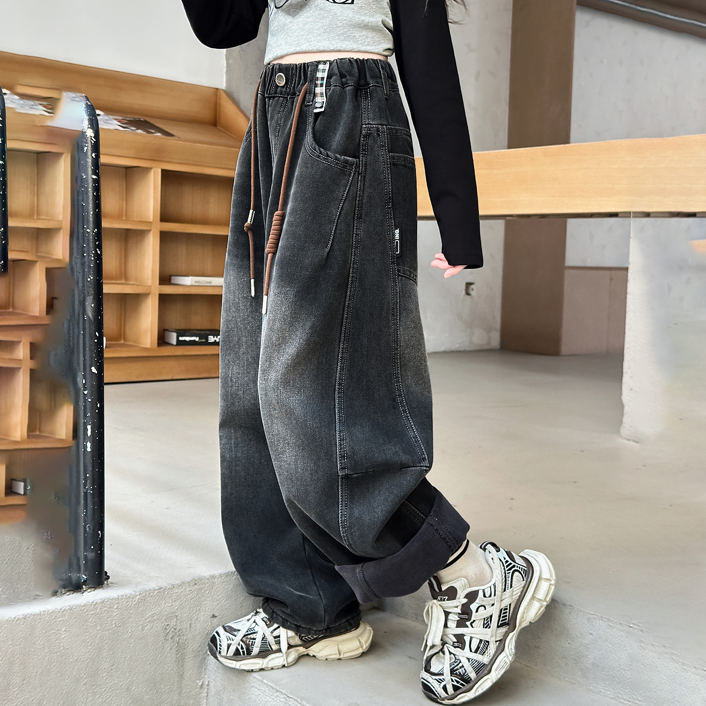 韩国女童加绒牛仔裤儿童黑灰色洋气休闲裤2025冬季新款大童厚裤子 - 图0