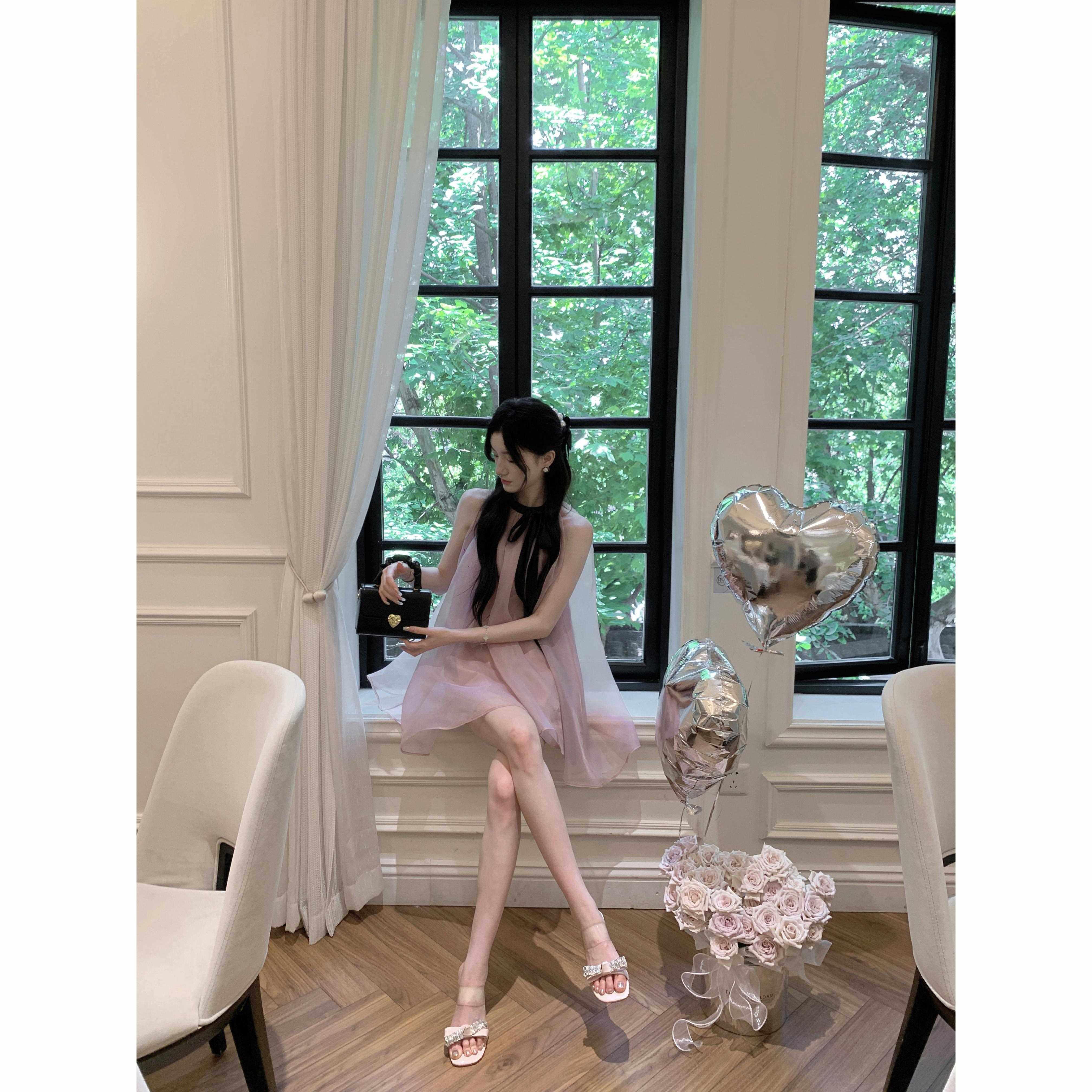 YYW汪澜的妹妹 生日趴女主～ 经典粉黑系带挂脖连衣裙女温柔短裙