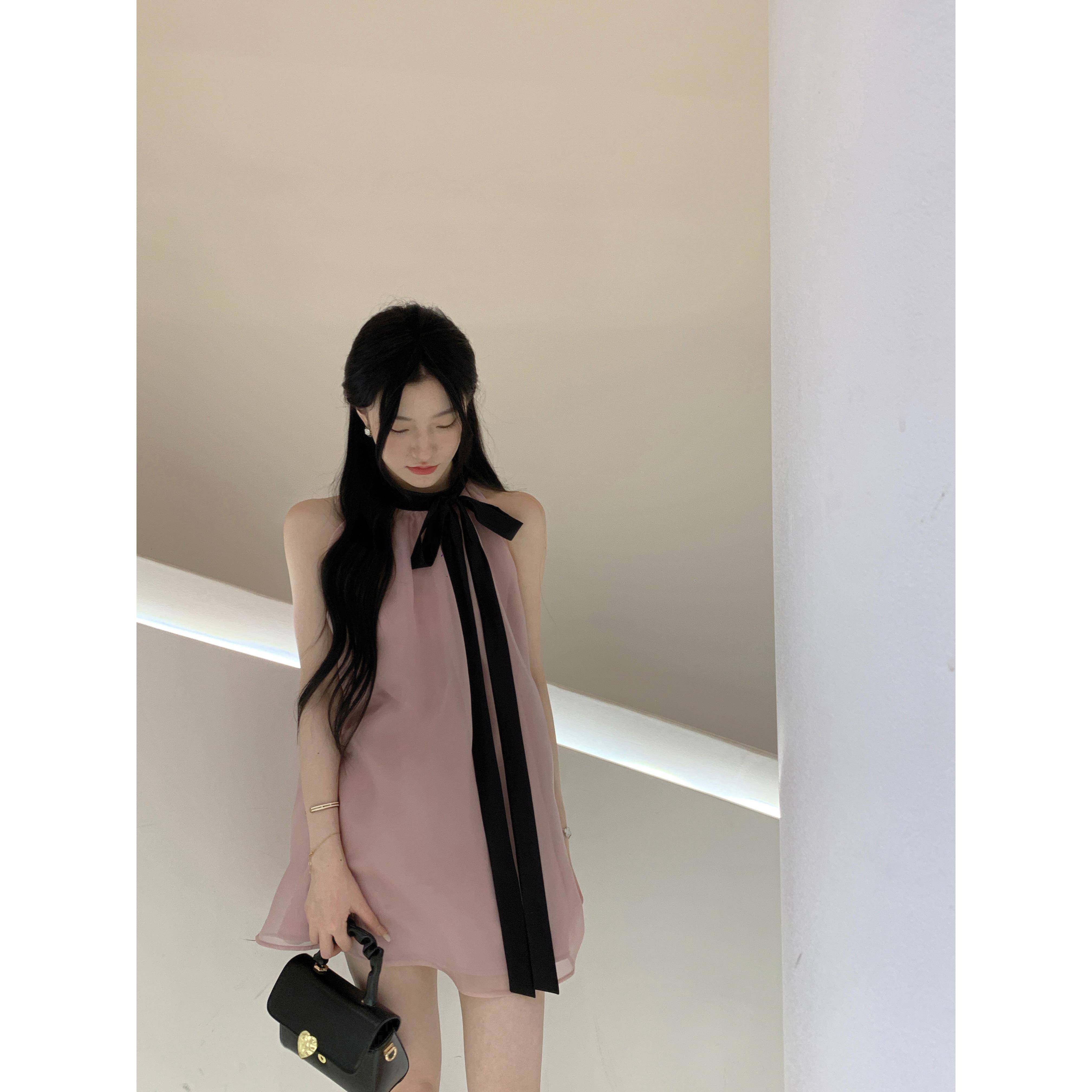 YYW汪澜的妹妹 生日趴女主～ 经典粉黑系带挂脖连衣裙女温柔短裙