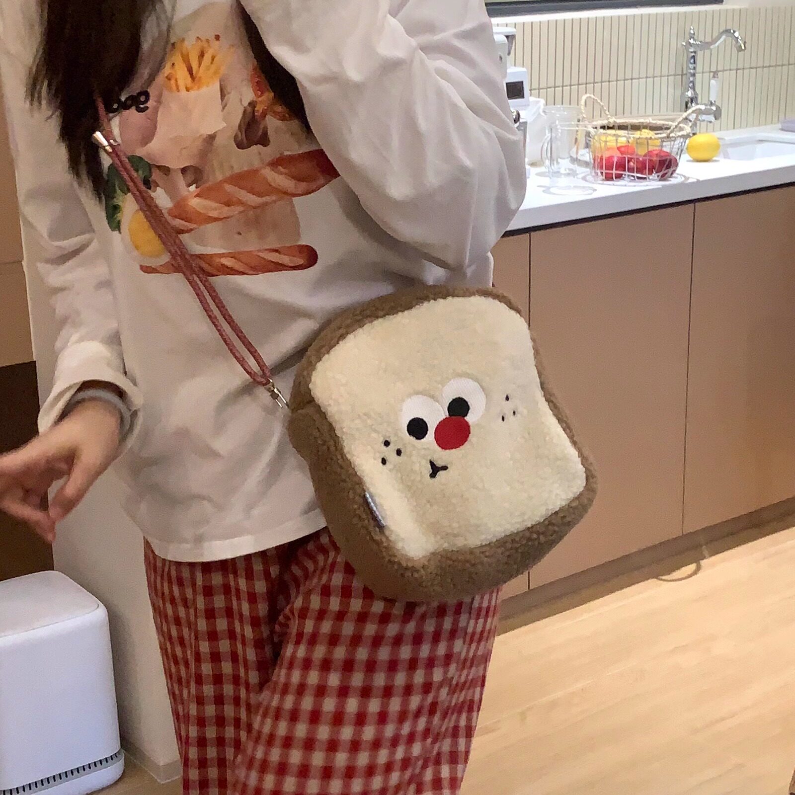 小众上课立体斜挎包女创意羊羔毛小号小方包小个子可爱手机袋刺绣